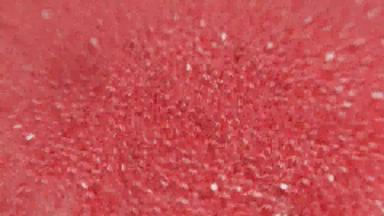 树莓糖浆粉红色的背景冒泡泡沫树莓
